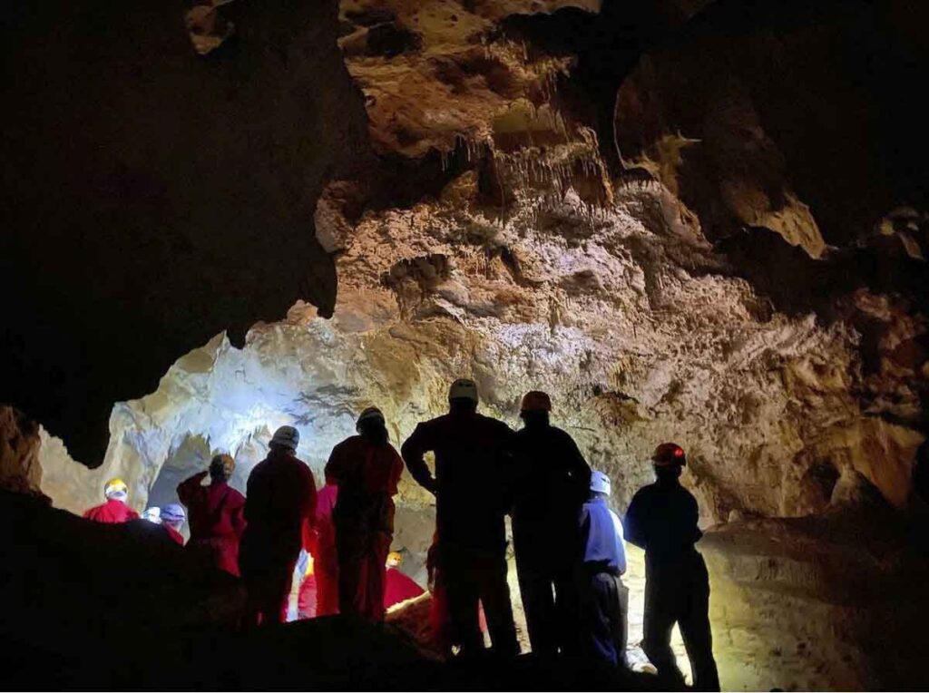 Espeleología en Cantabria: descubre un mundo subterráneo fascinante
